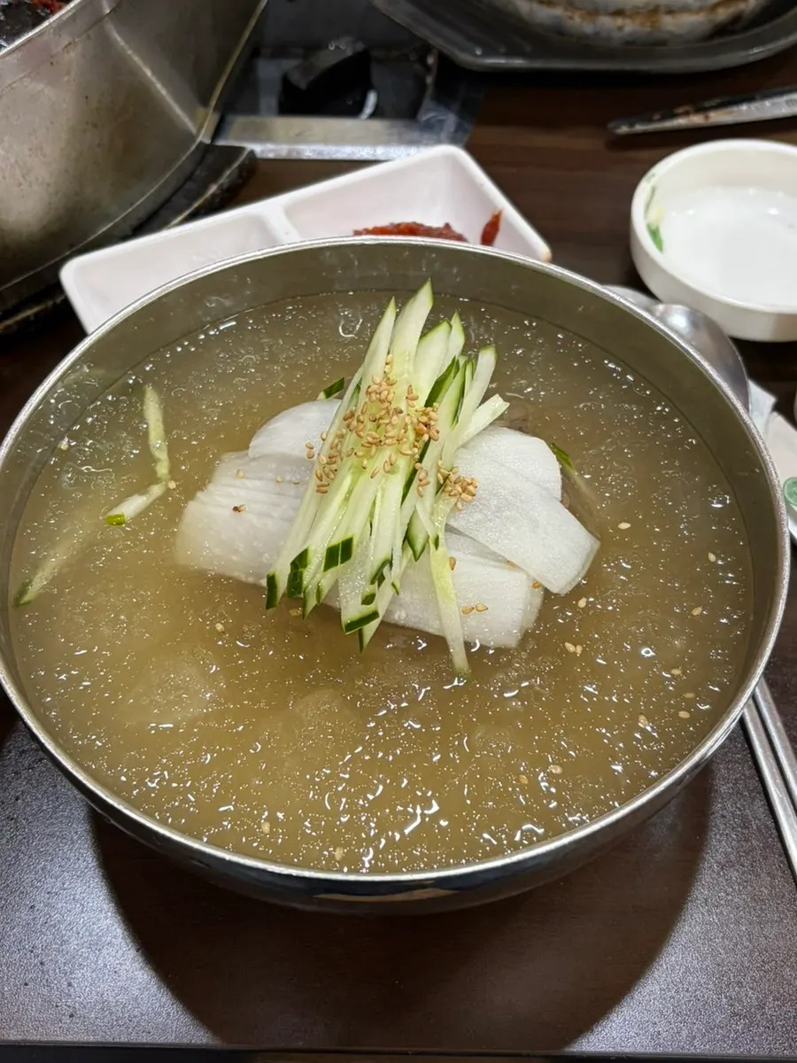 Kimchi stew with meat and tofu