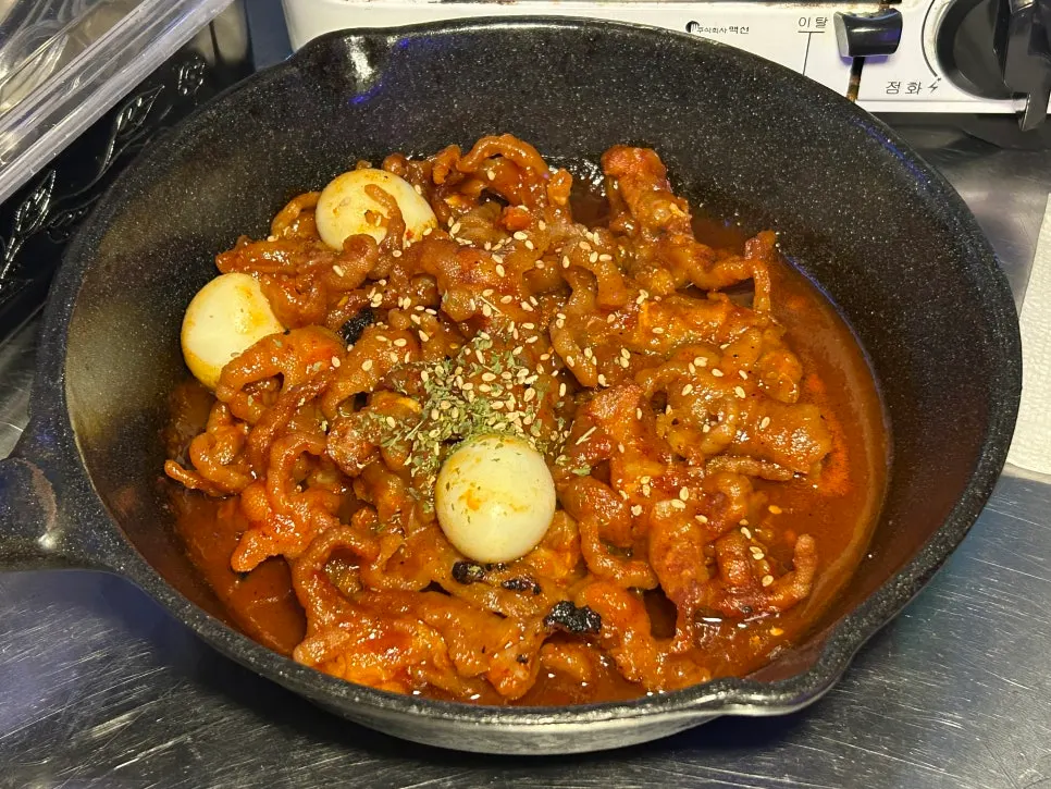 Spicy boneless chicken feet and corn cheese set