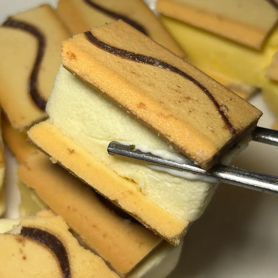 Cookierunt with ice cream sandwiched between biscuits