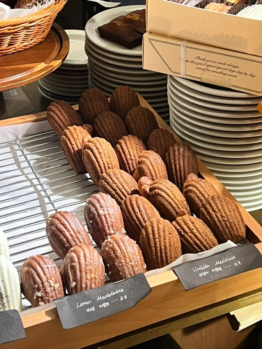 Little Eojil In bakery display