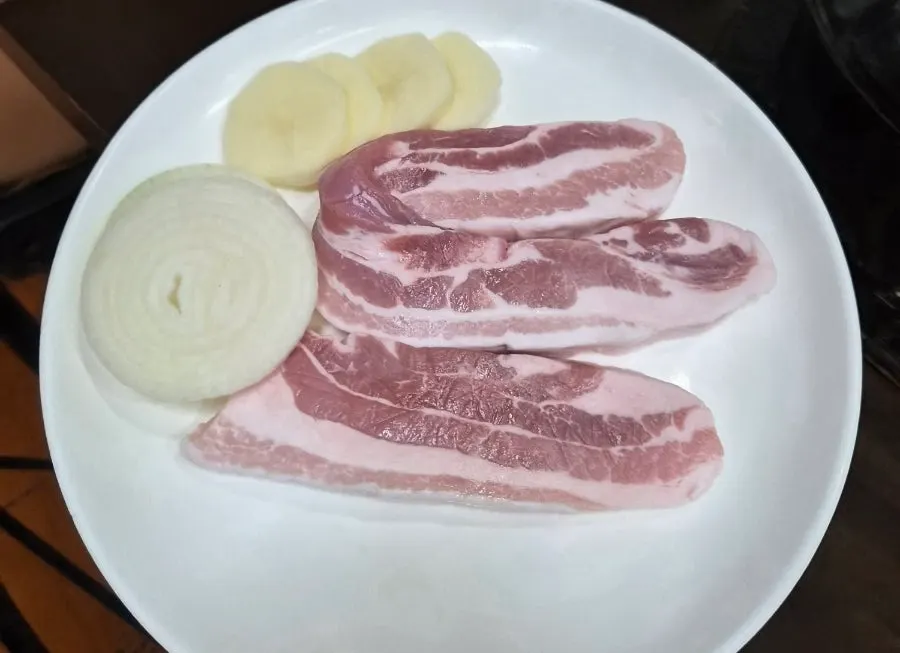 생삼겹살 2인분 상차림