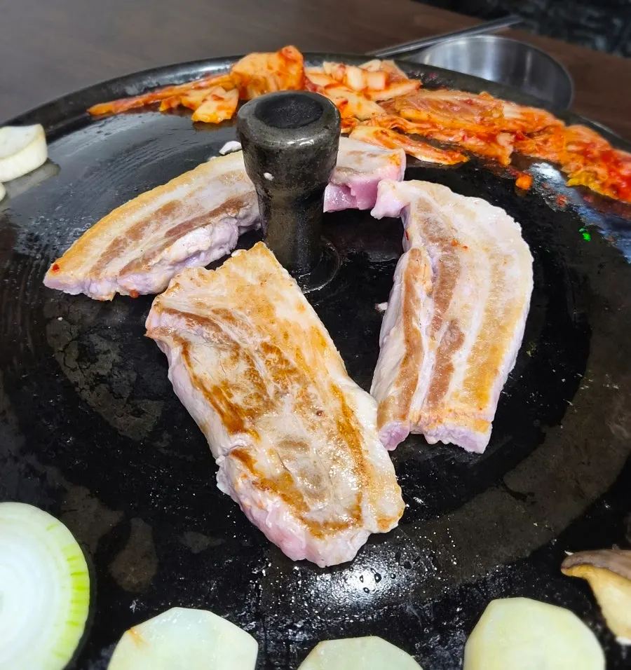 직원이 구워주는 삼겹살