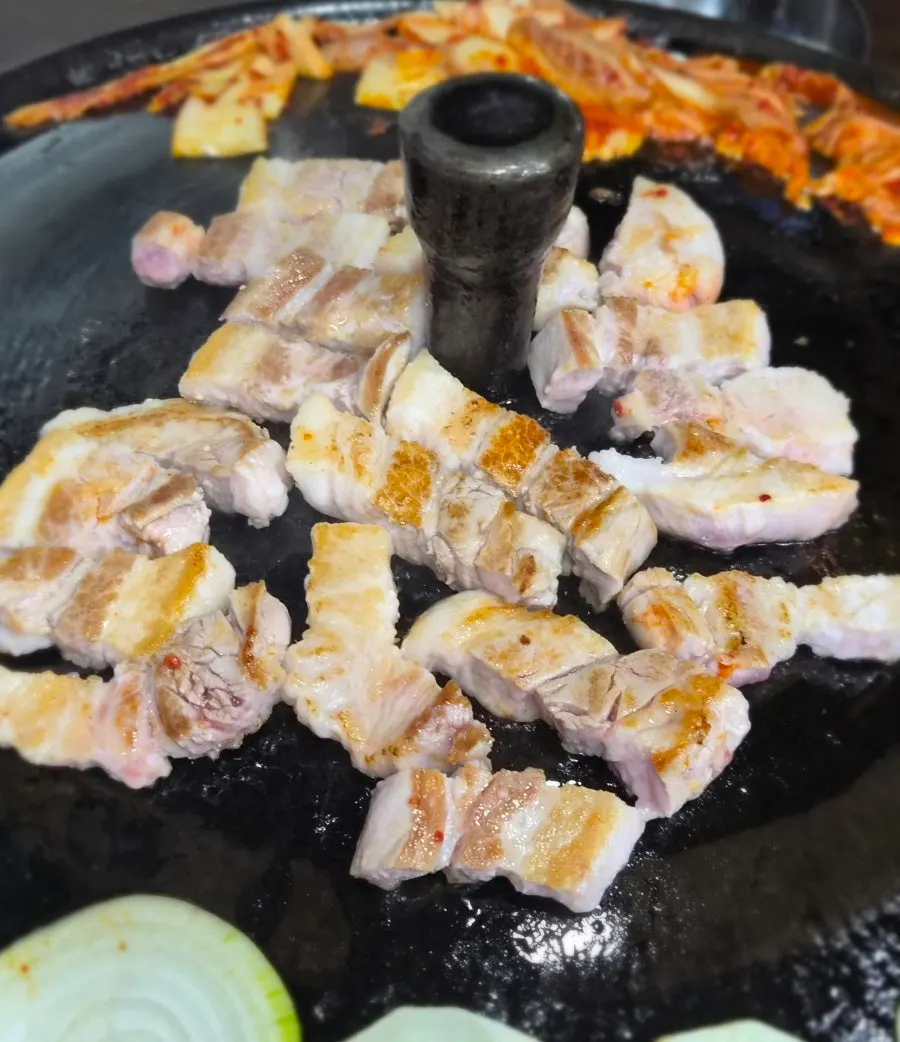 노릇하게 익은 생삼겹살