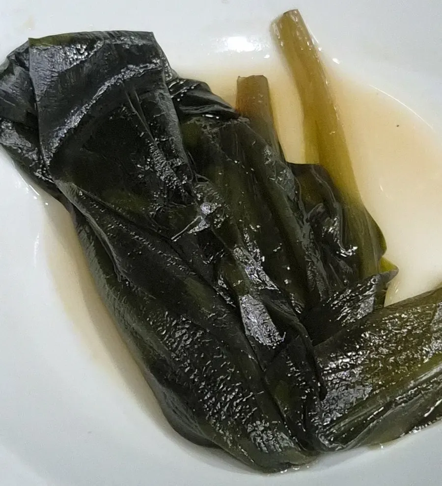 상추무침 명이나물 쌈무 등 반찬