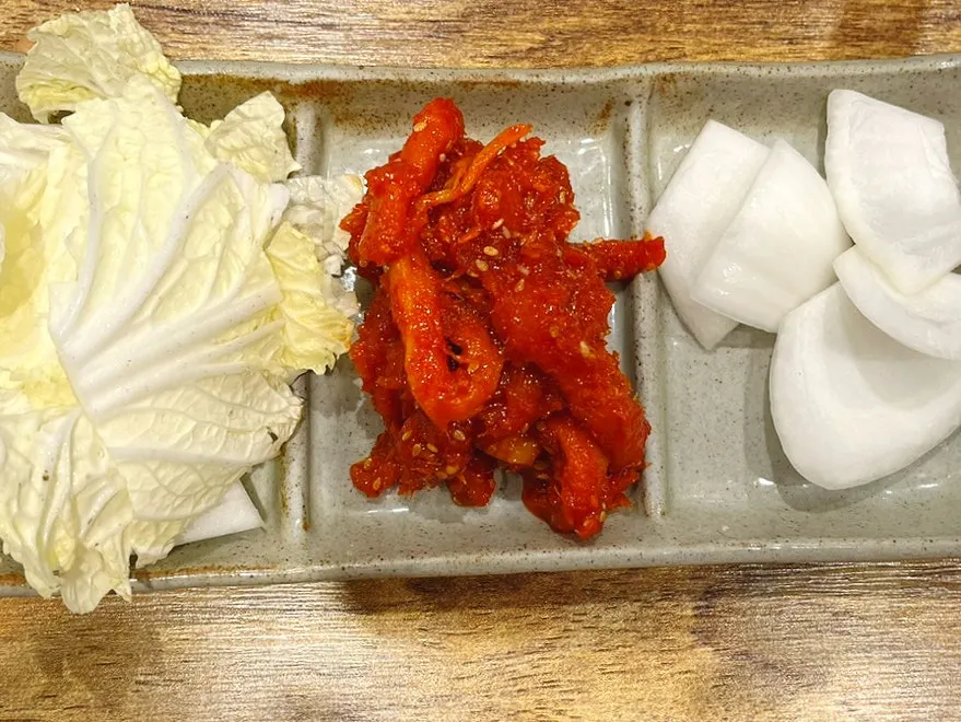 Sliced rice cakes found inside the gomtang