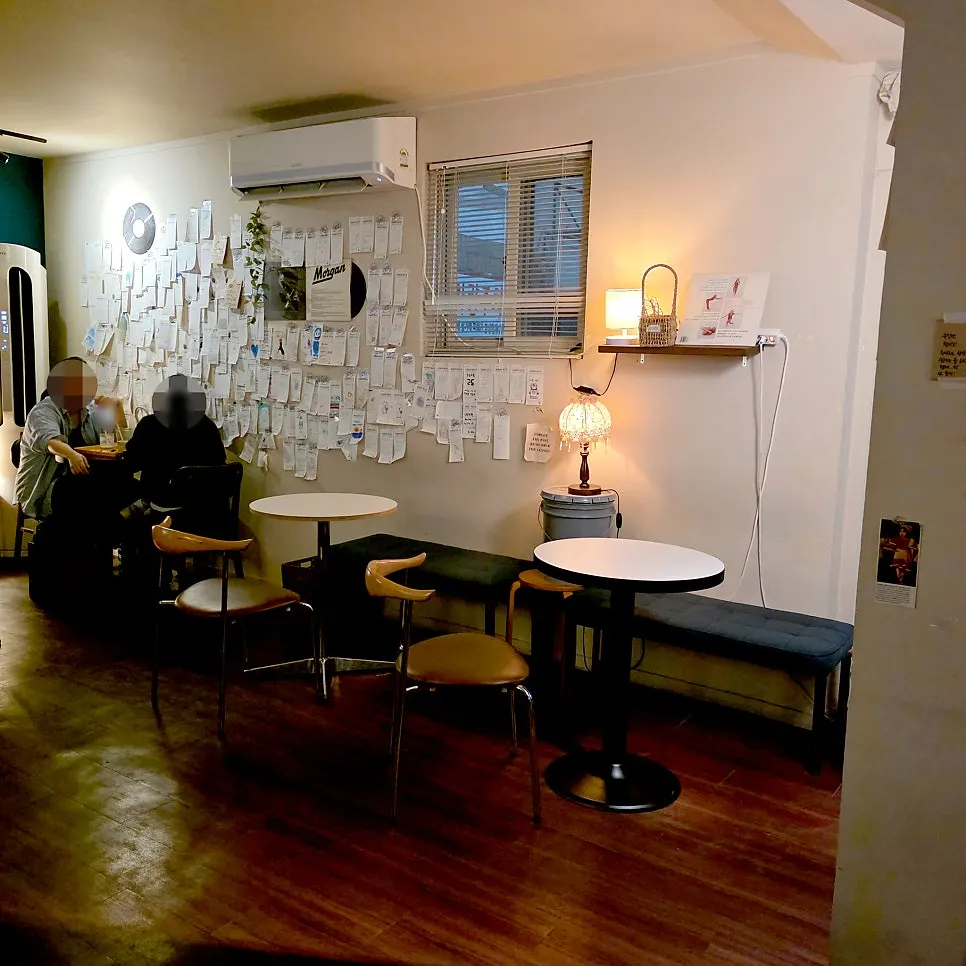 Quiet café table seating