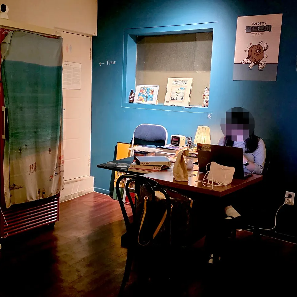 Interior seating at Nerdy Blue Burrow