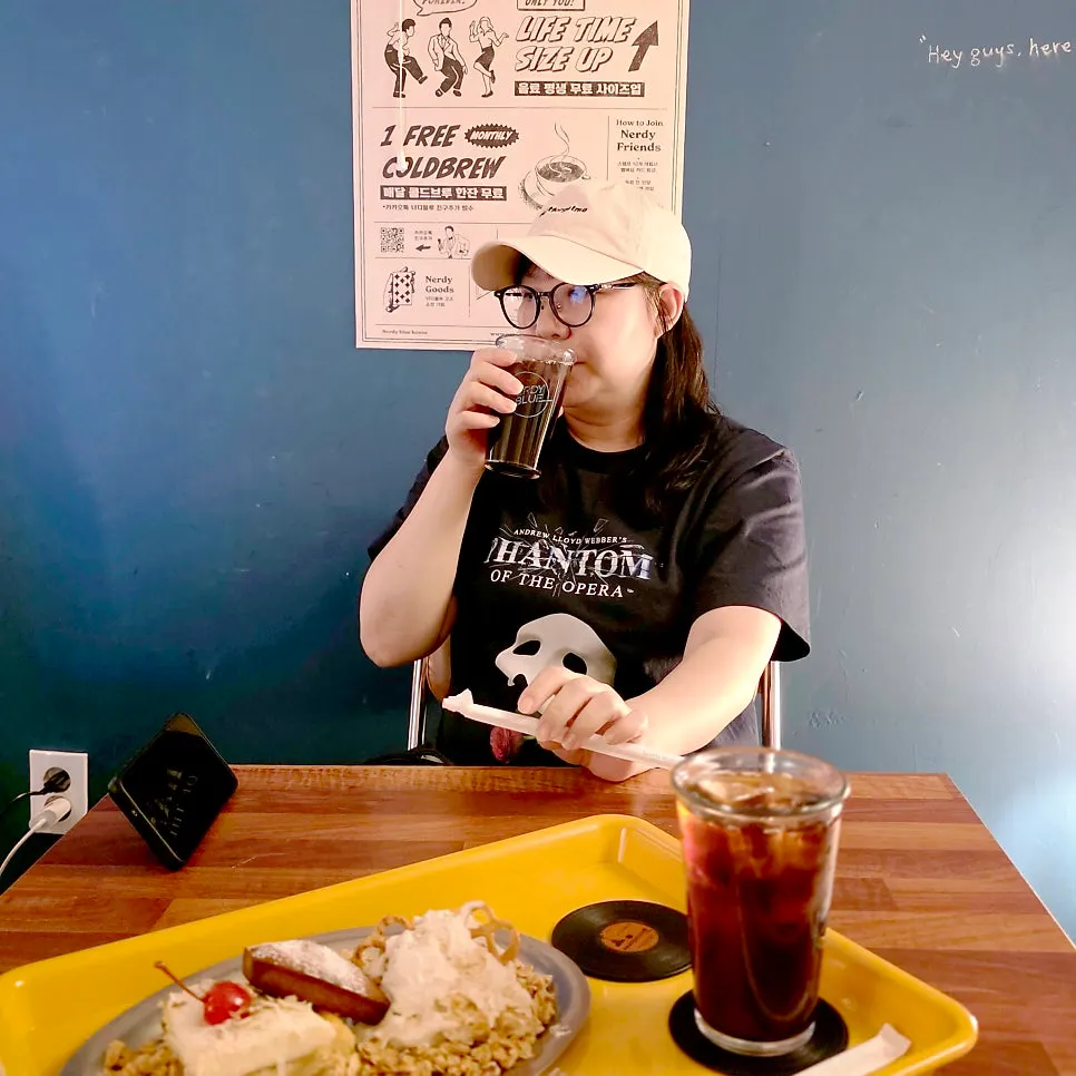 Closing photo of Nerdy Blue Burrow café