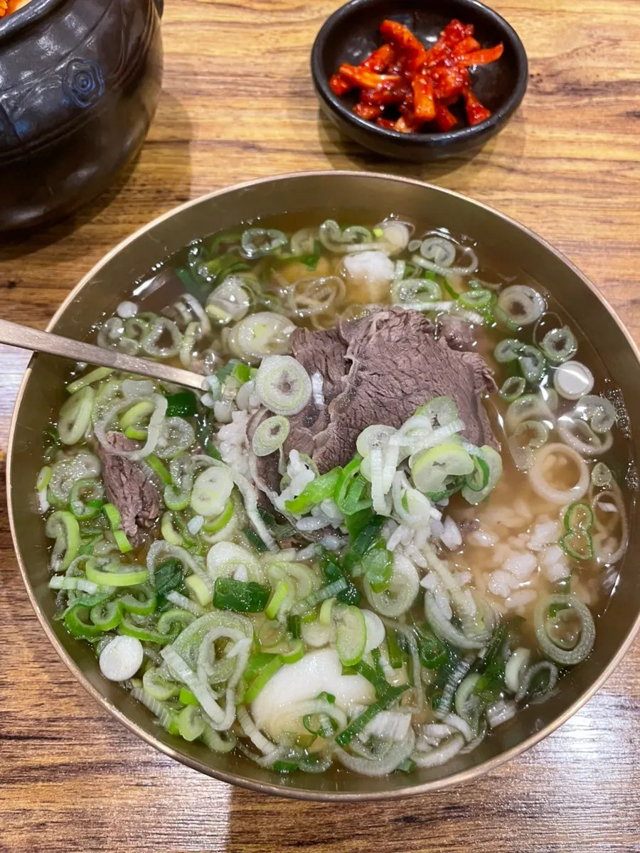 Gomtang with minari
