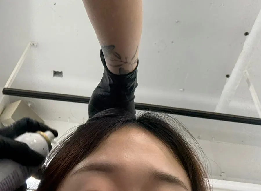 웨딩염색 상담 중인 시술 자리