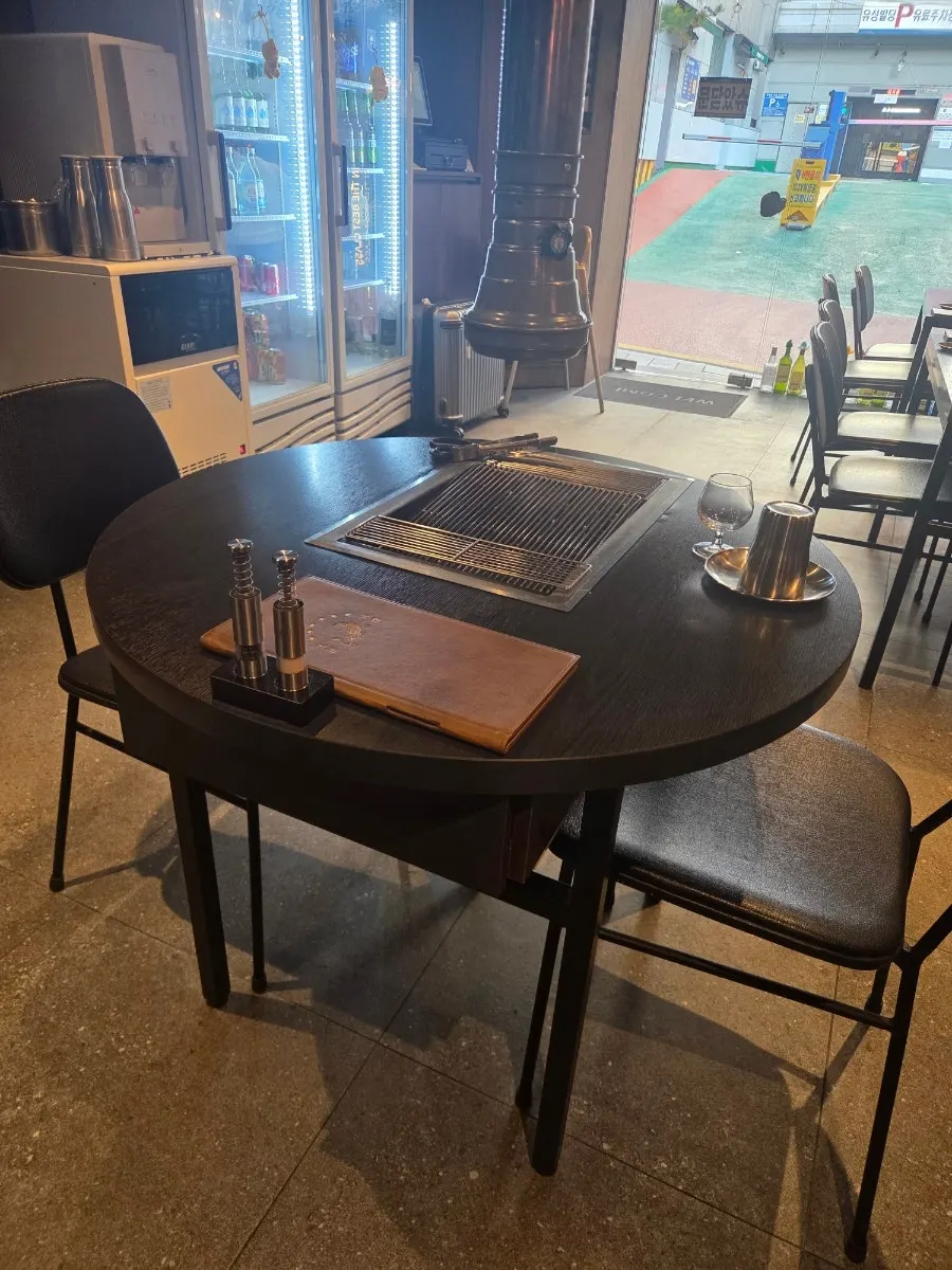 Round table with grill at Yukseong