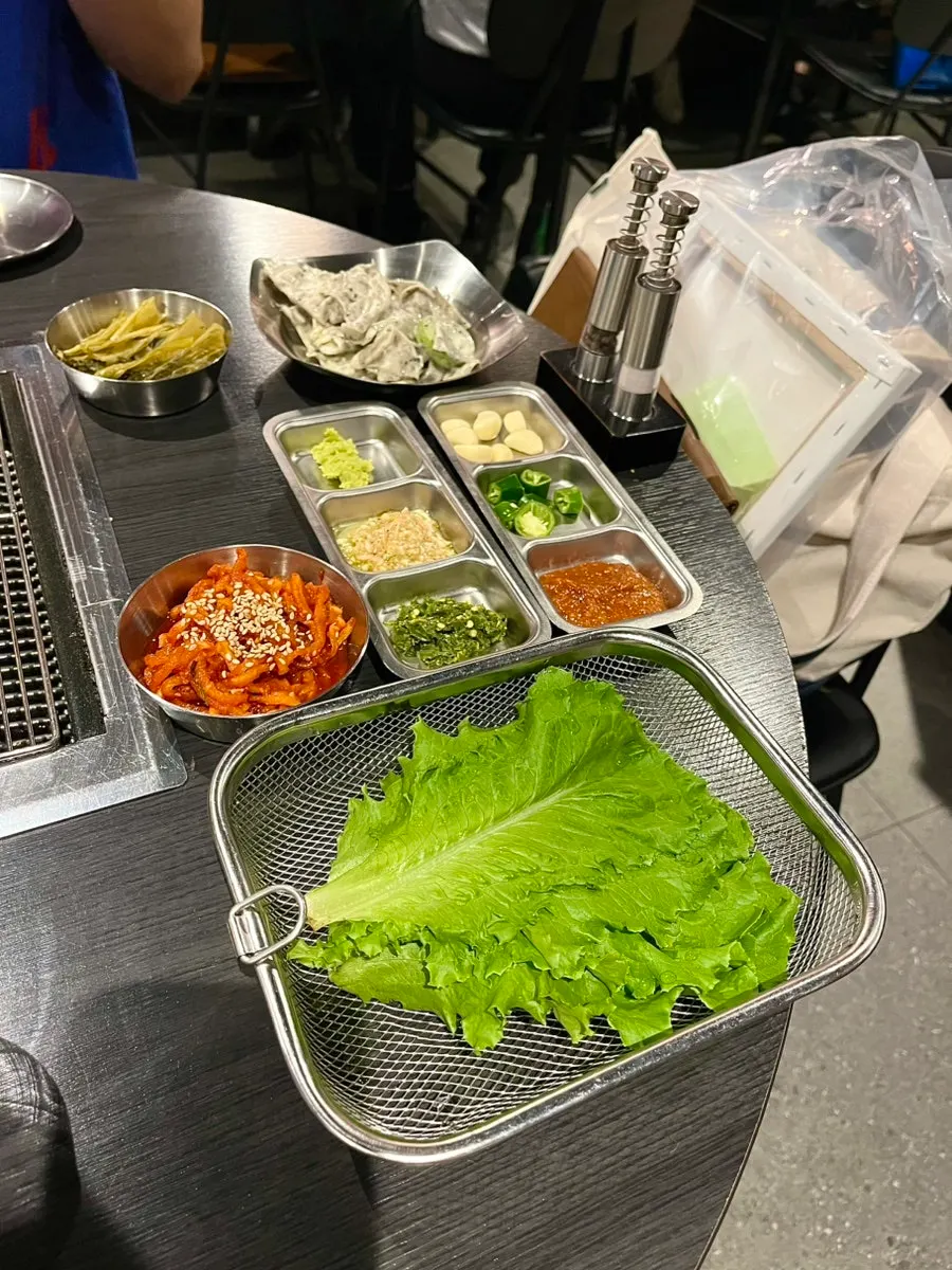 Complimentary beef radish soup and side dishes at Yukseong