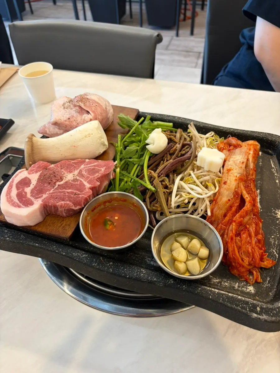 Kimchi and vegetables set out for grilling on the pan