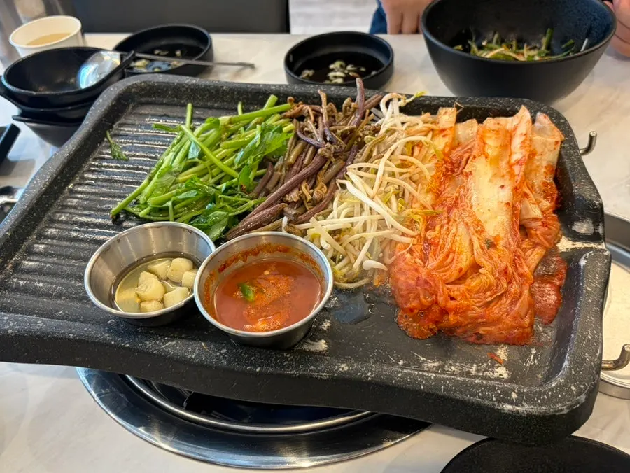 Kimchi and vegetables grilling in lard oil