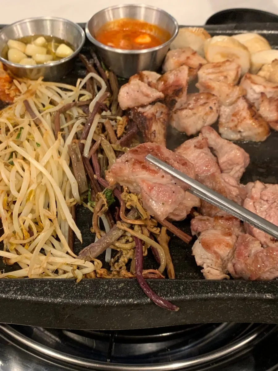 완육 신대방점 연탄직화 목살 구이