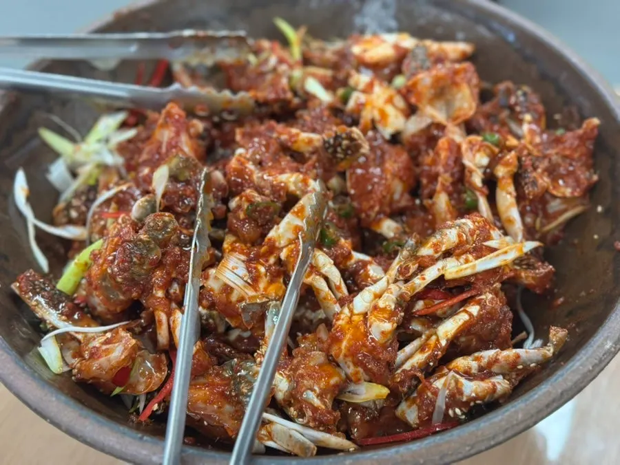 Main dishes including mapo tofu and jeyuk bokkeum