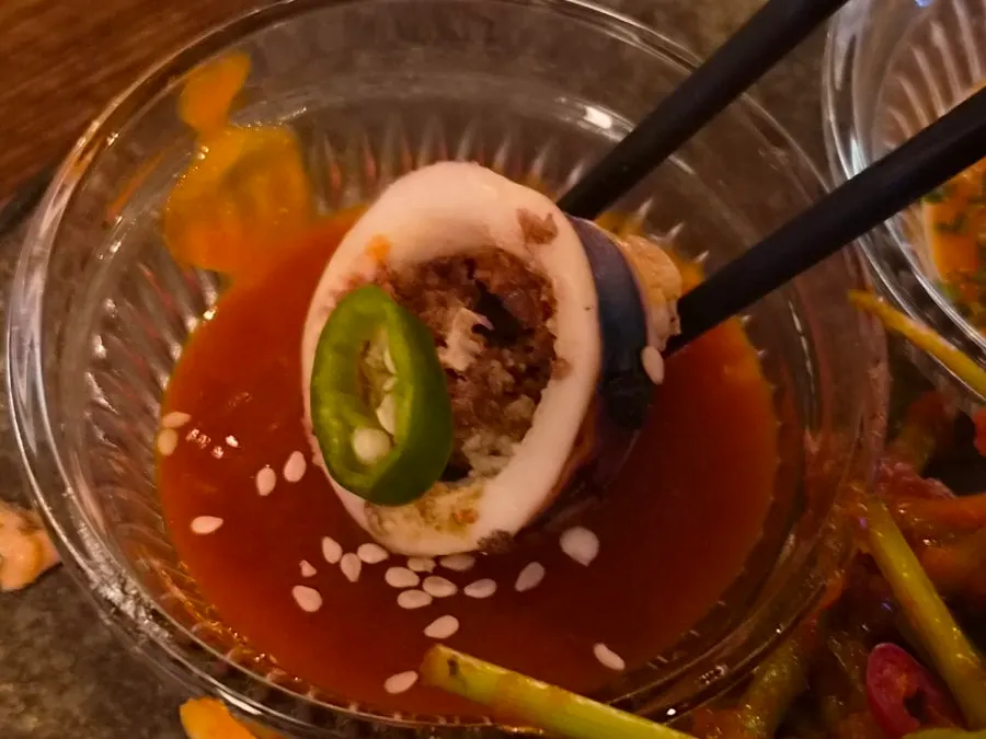 통으로 찐 오징어 네 마리