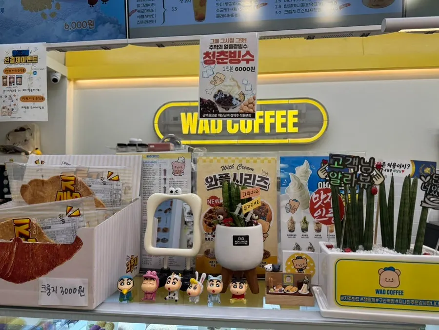 Counter with crungee bread and Shin-chan figurines