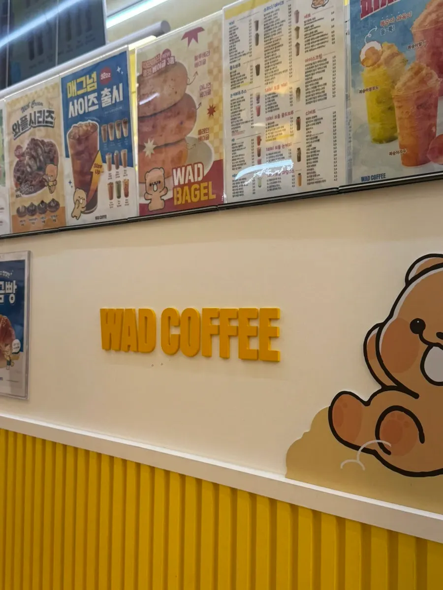 Dessert and drink photos posted at the entrance