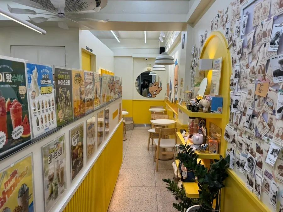 Interior of Ward Coffee Gusan Station Branch with seating