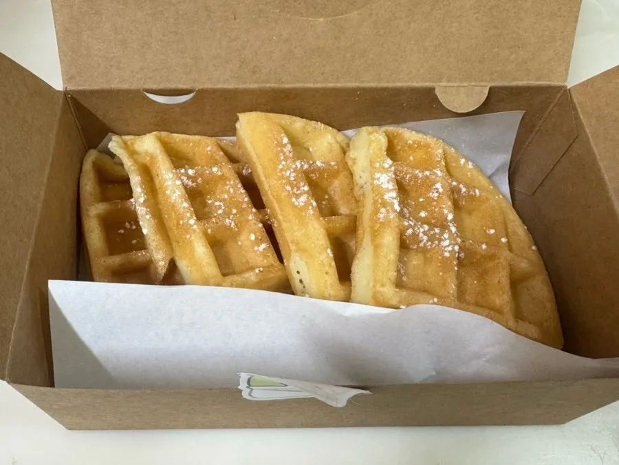 Dubai chocolate waffle packed into four pieces