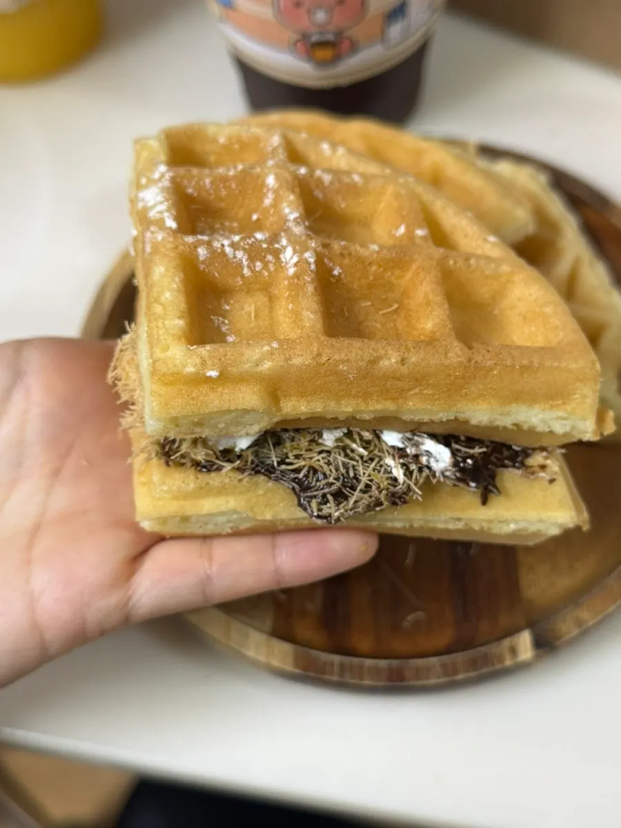 Close-up showing the amount of kadayif on the waffle