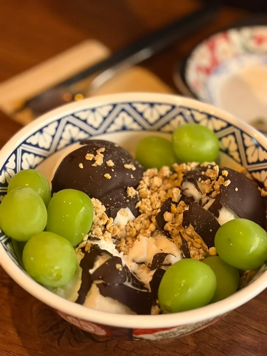 Full 300g serving of the yogurt ice cream