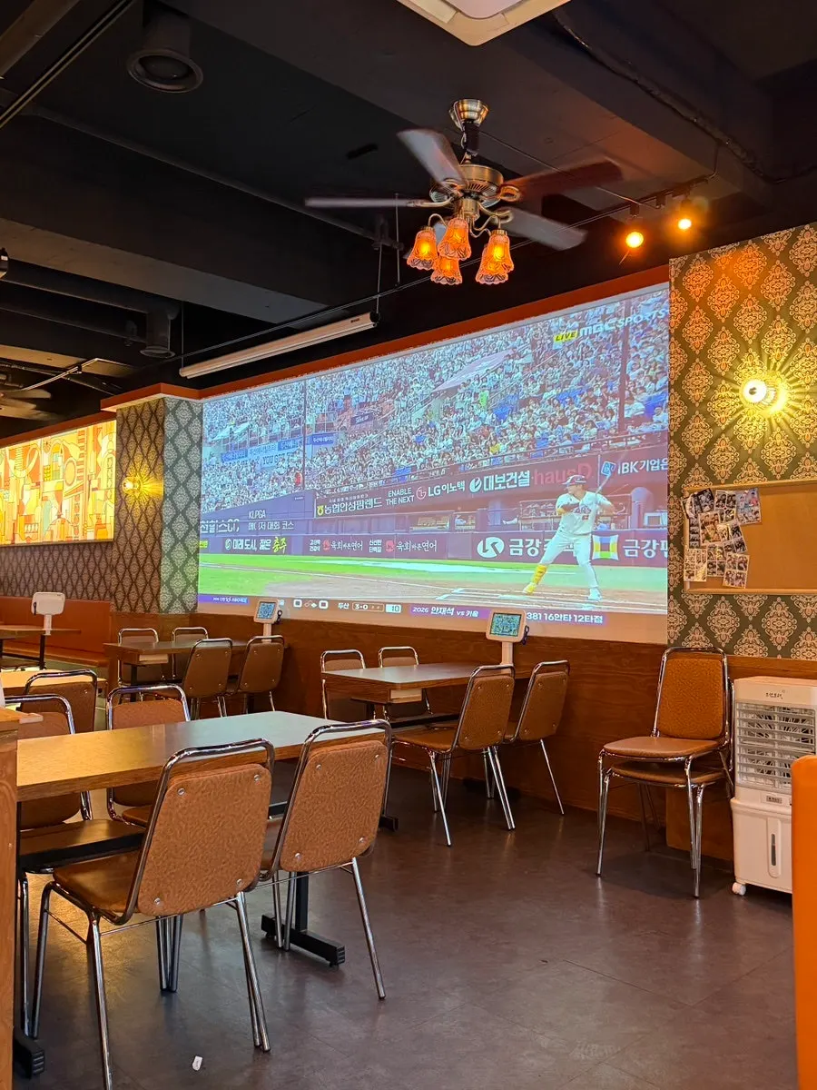 Seating atmosphere at Wareureu Mansion Bangi Branch