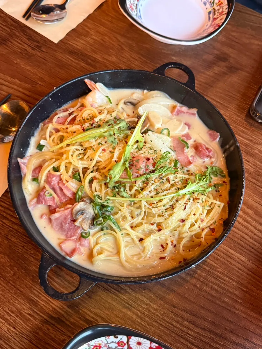 Myeongran cheongyang cream pasta topped with bacon, mushroom, and shrimp