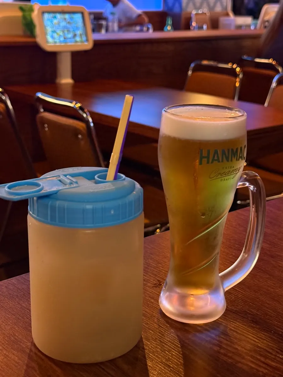 Hanmac draft beer and sikhye served in a sauna-style container