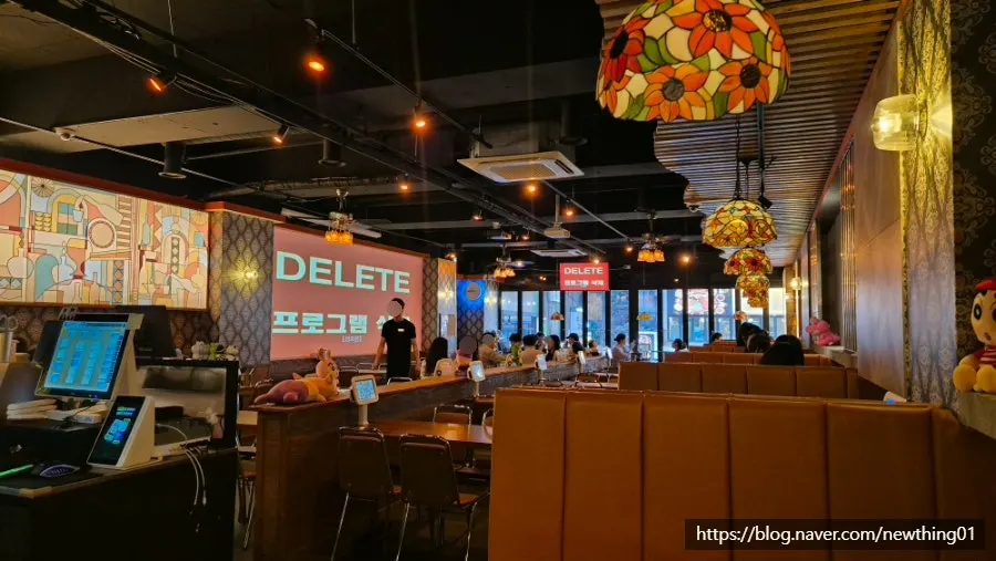 Wood-toned dining hall interior of Wareureu Mansion Bangi Branch