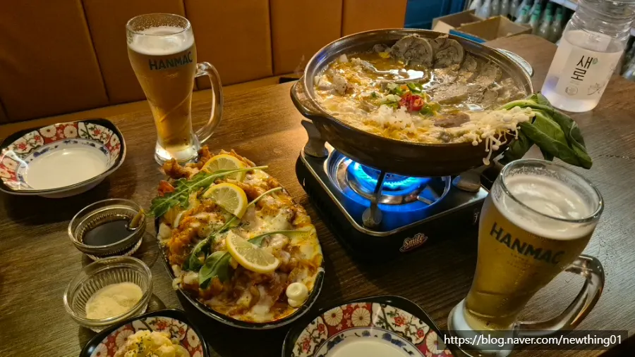 Closing shot of side dishes and draft beer at Wareureu Mansion Bangi Branch