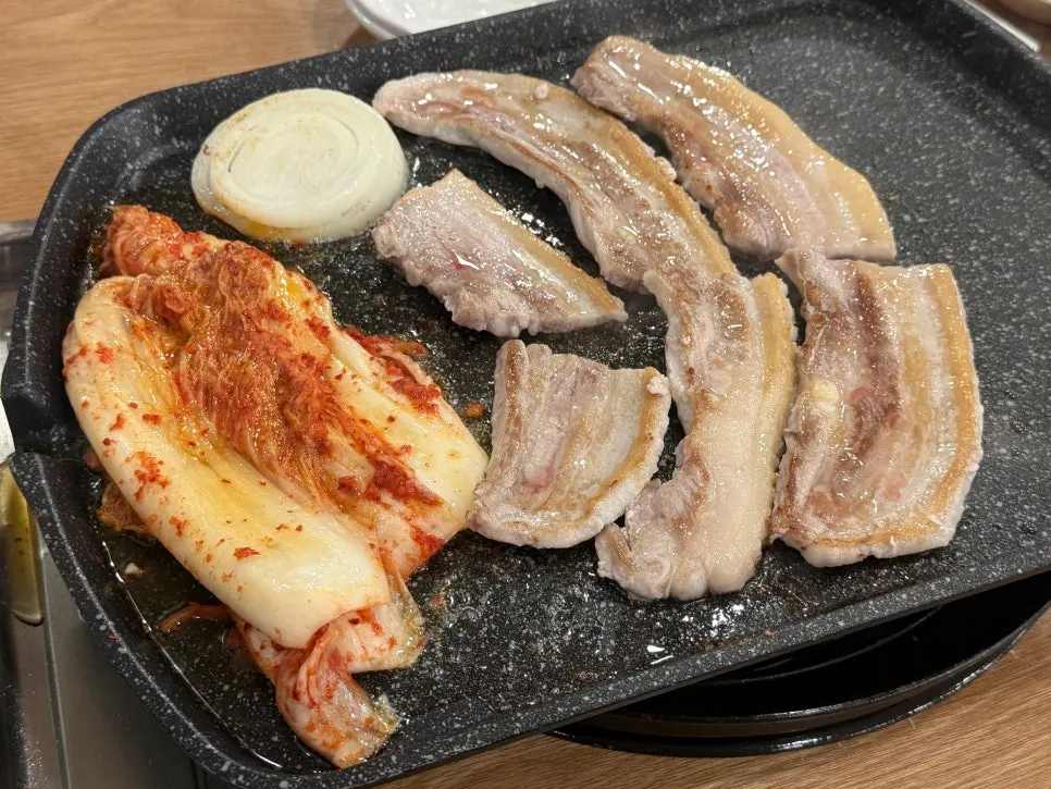 Pork belly and grilled kimchi cooking on the pan