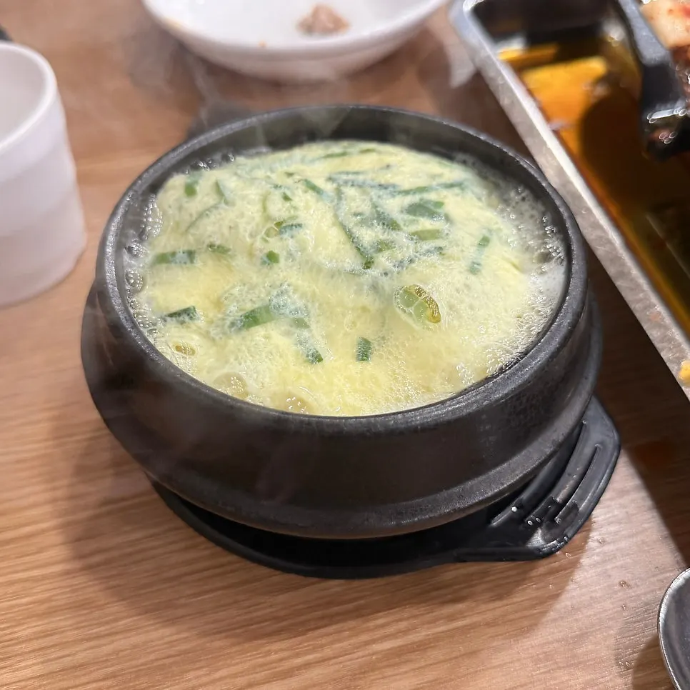 Free stone-pot egg custard served as a side dish