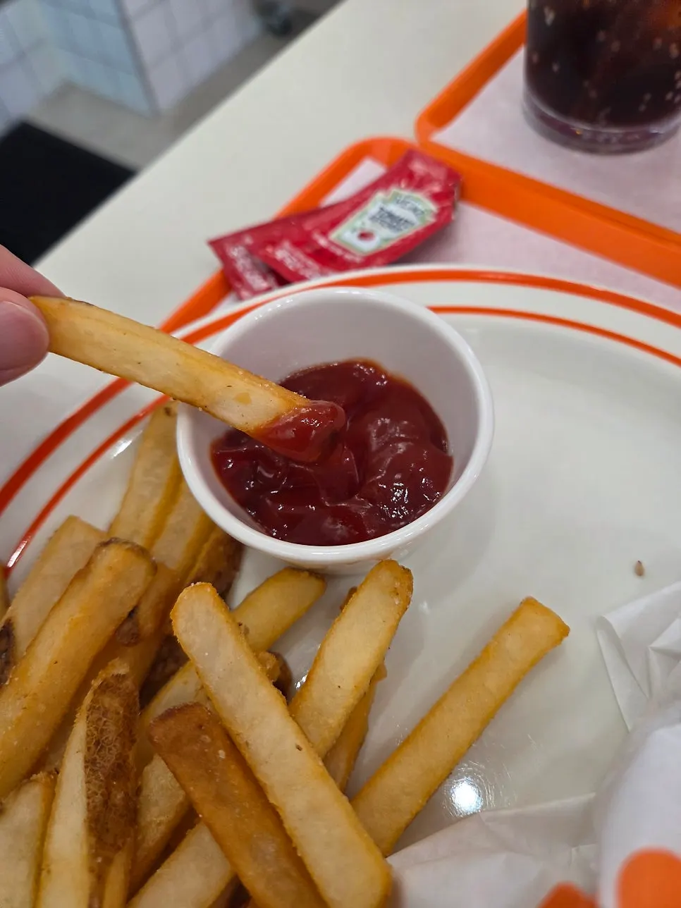 끝까지 맛있게 먹은 위위버거 세트