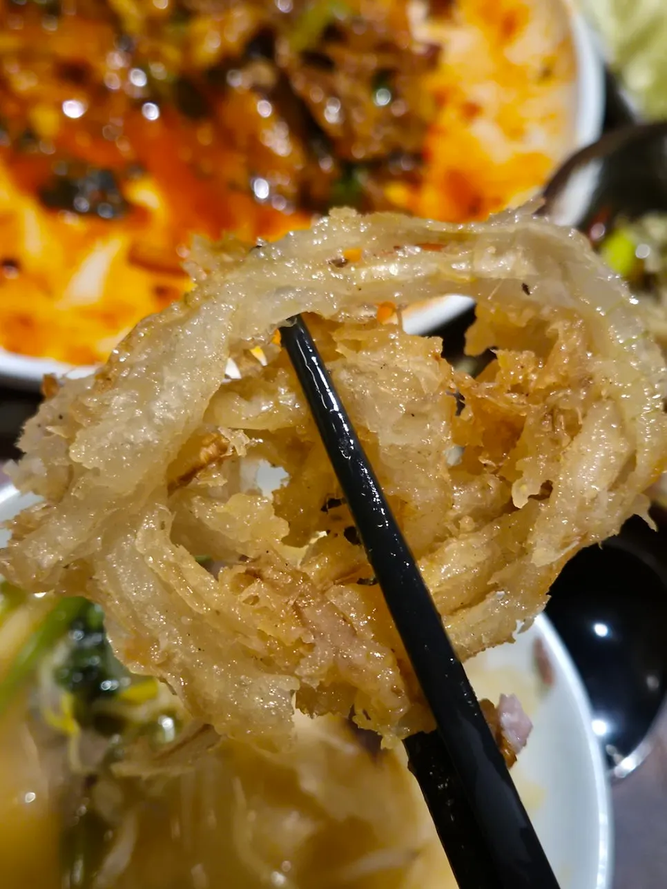 안주가 한상 차려진 휘얼 아주대점 테이블