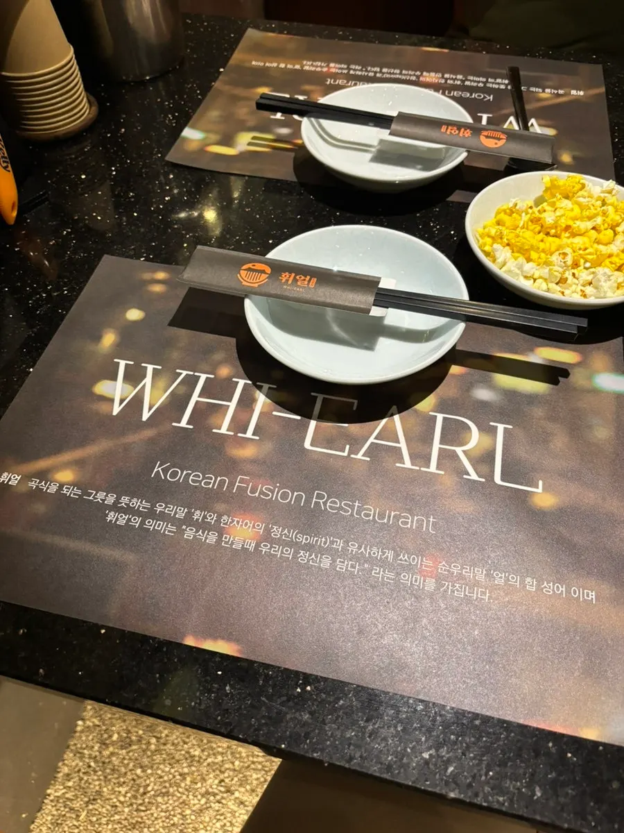 간격이 넉넉한 테이블 자리
