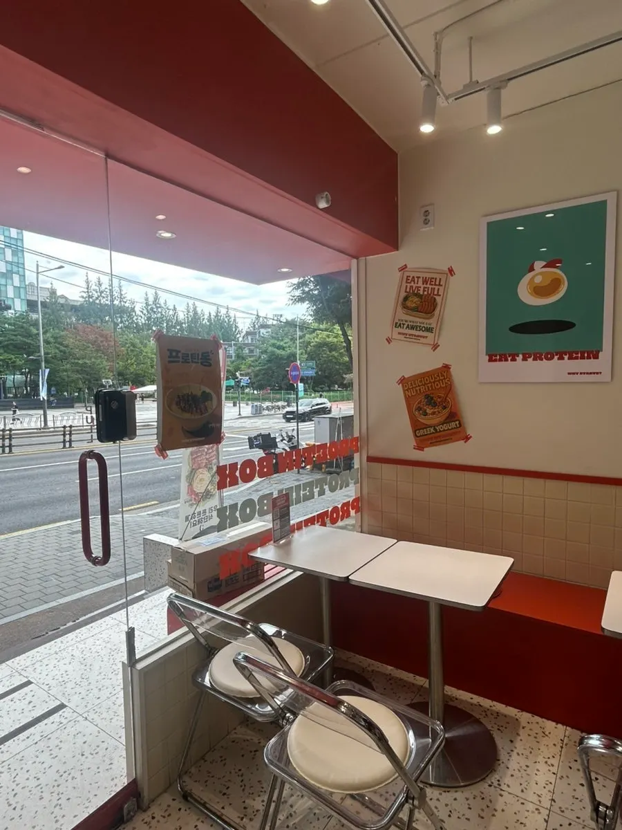 Clean interior space at Y-Stave Diet Konkuk