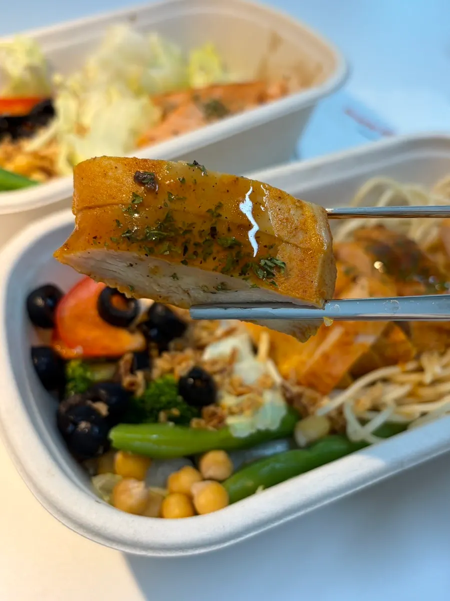 Chicken pasta box served with oriental sauce