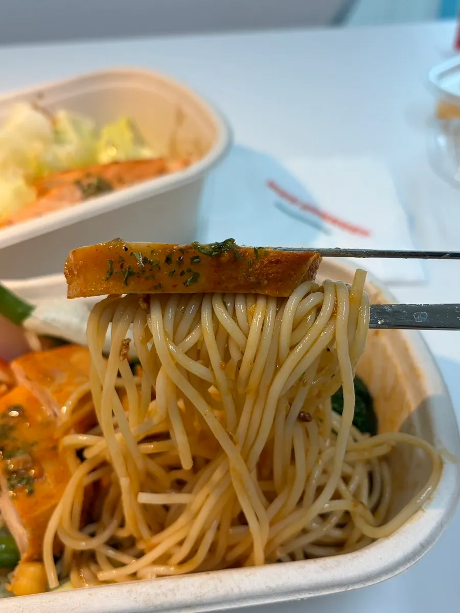 Chicken pasta box with generous chicken breast