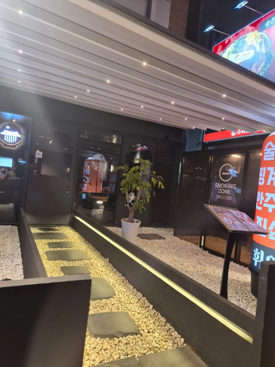 Hwial亜洲大店入口周辺の様子