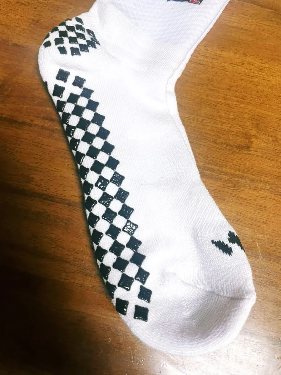 Banding and sole design on WINABLE half-length socks