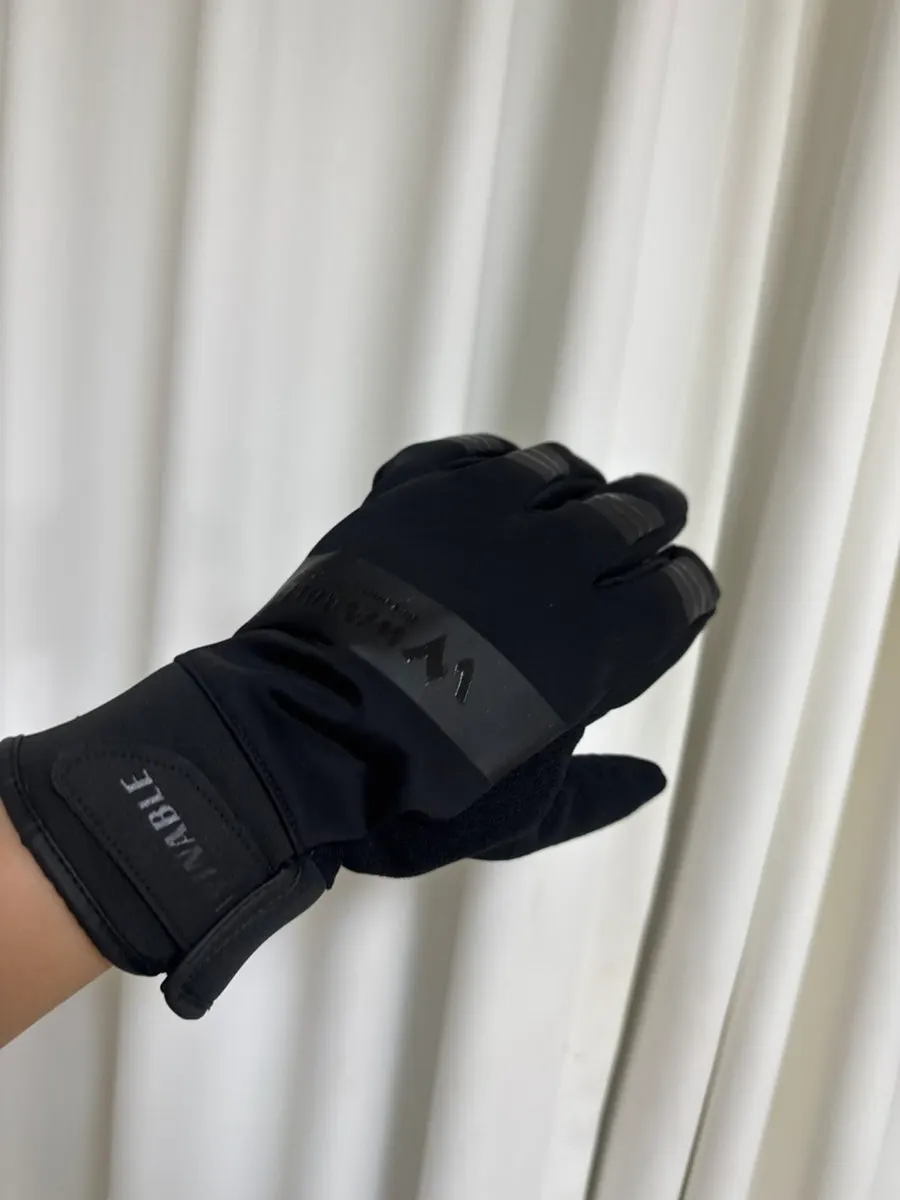 Oneable ski gloves before wearing them