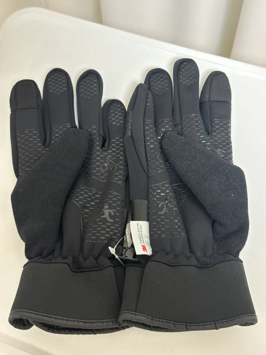Wearing winter gloves
