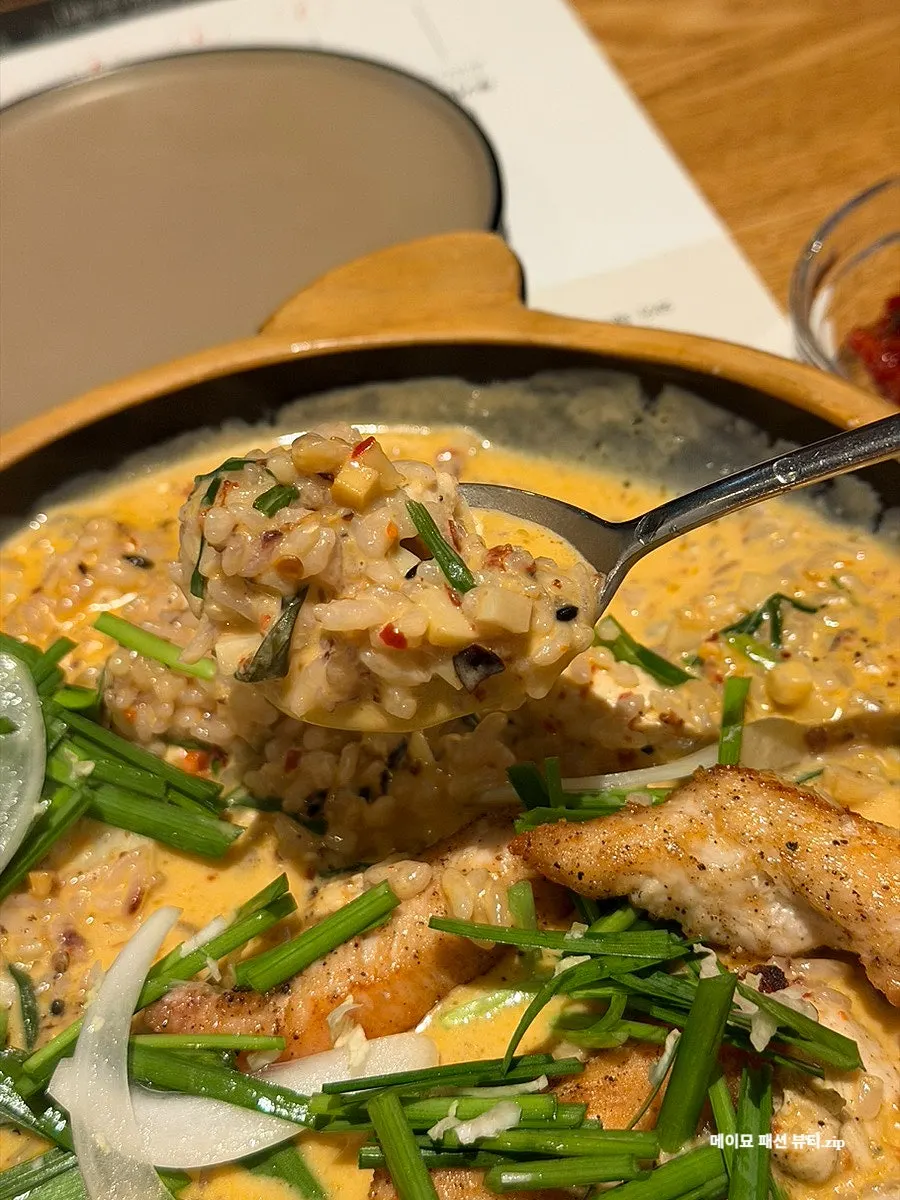 된장크림소스에 담긴 닭안심살 리조또