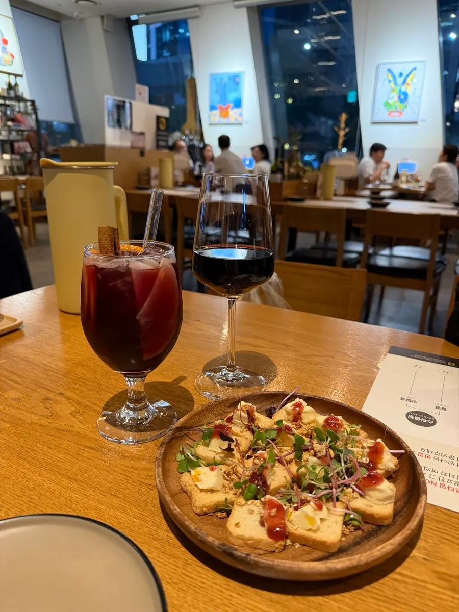 Interior view of Wine Joomak Chacha Yeouido Station Branch