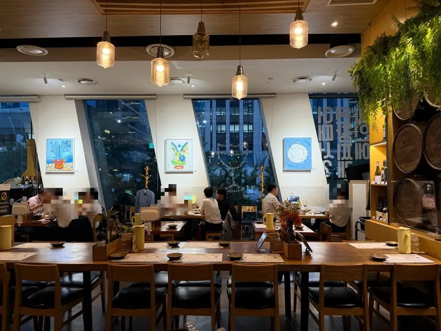 Dining area with 2-top and 4-top seating