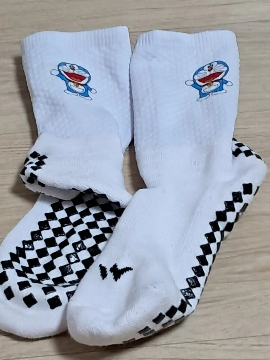 러닝에 착용한 도라에몽 커스텀 양말
