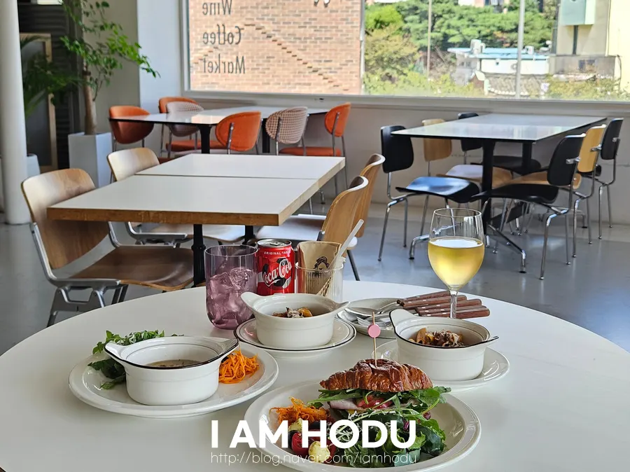 와인슈타인 서촌 브런치 테이블 사진