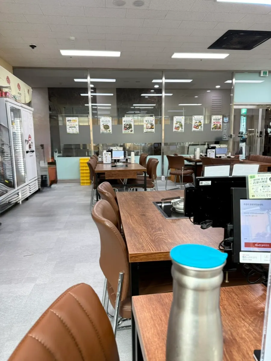 Daonjeong interior with widely spaced tables